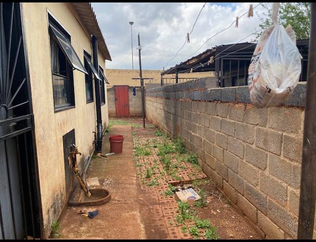 2 BEDROOM HOUSE FOR SALE IN VOSLOORUS EXT 14